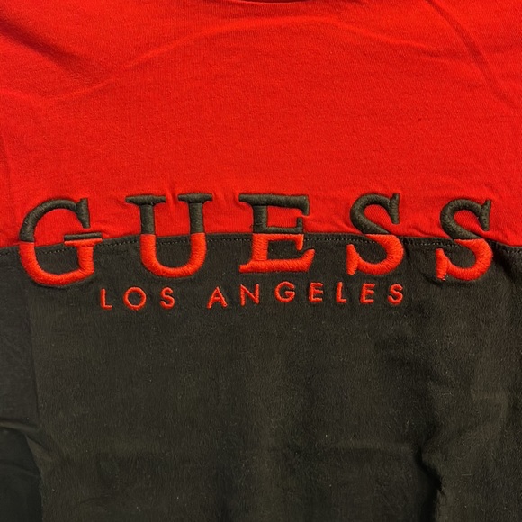 Black and Red Split Guess Los Angeles T-Shirt - Picture 4 of 4